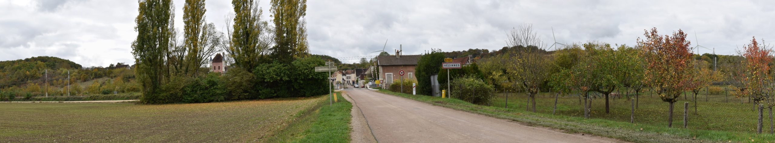 Vézinnes - Entrée du village (photomontage à 1,8 km de l'éolienne la plus proche)